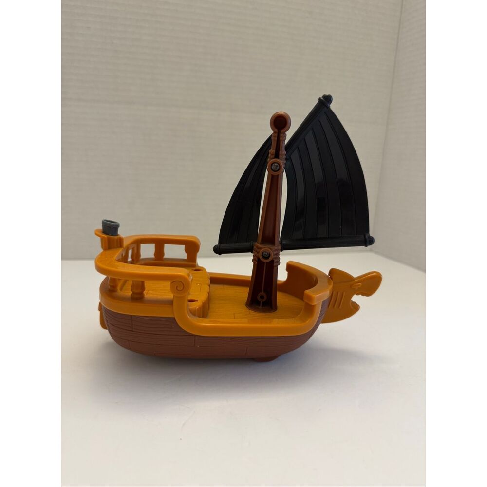 Disney Jake & the Neverland Pirates Captain Hooks Battle Boat + 4 Figures Mattel - Picture 6 of 9